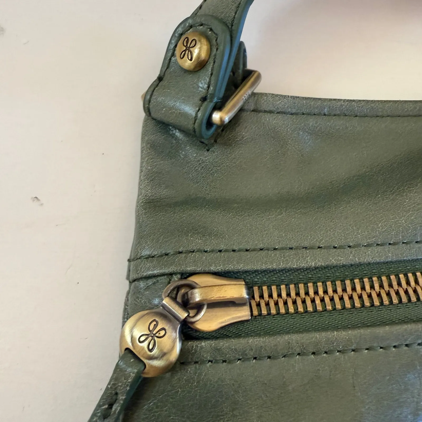 Hobo International Green Leather Cambel Crossbody Purse Bag - Image 10