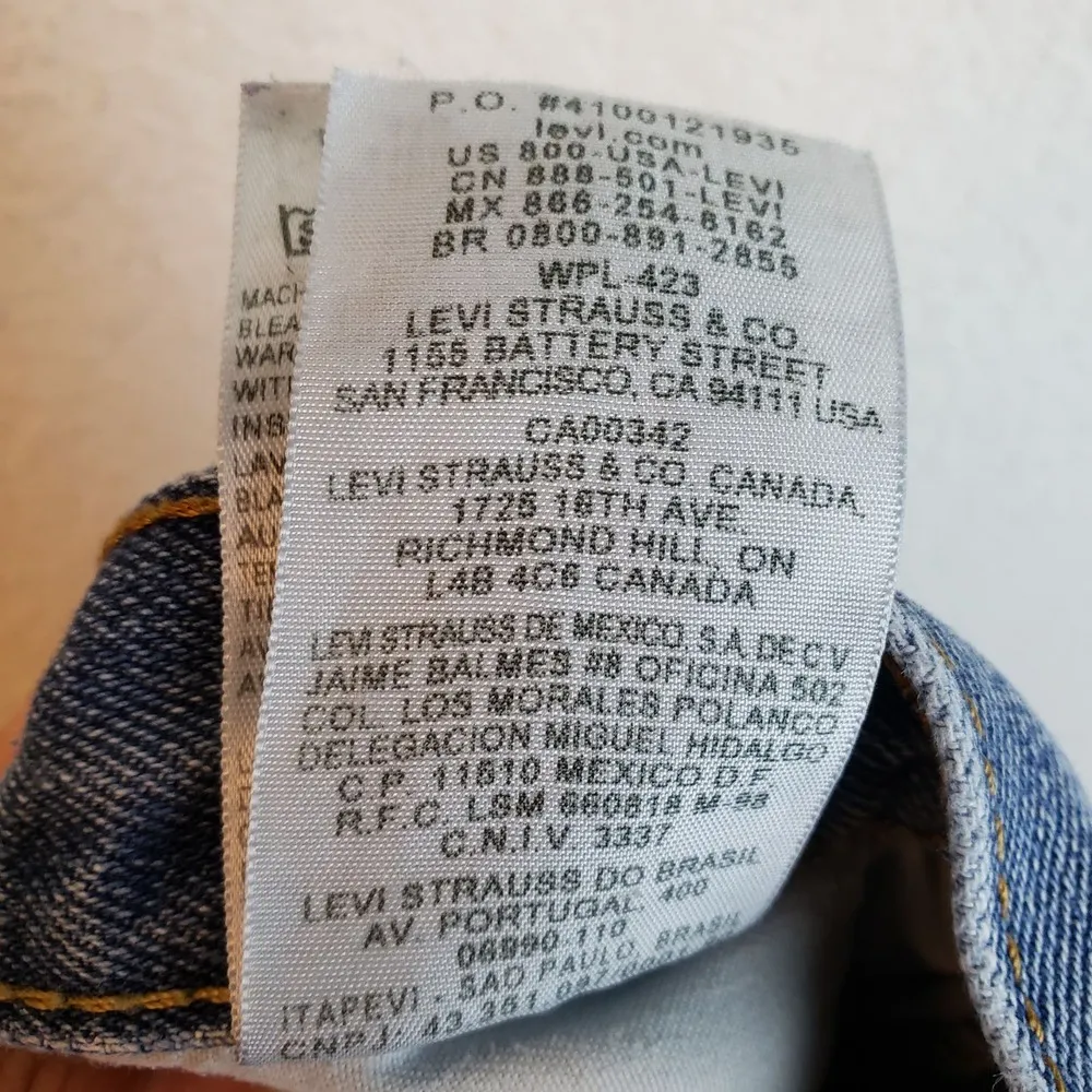 Levi's 550 Mom Cut-Off Hi-Rise Denim Shorts Size 38 - Image 9