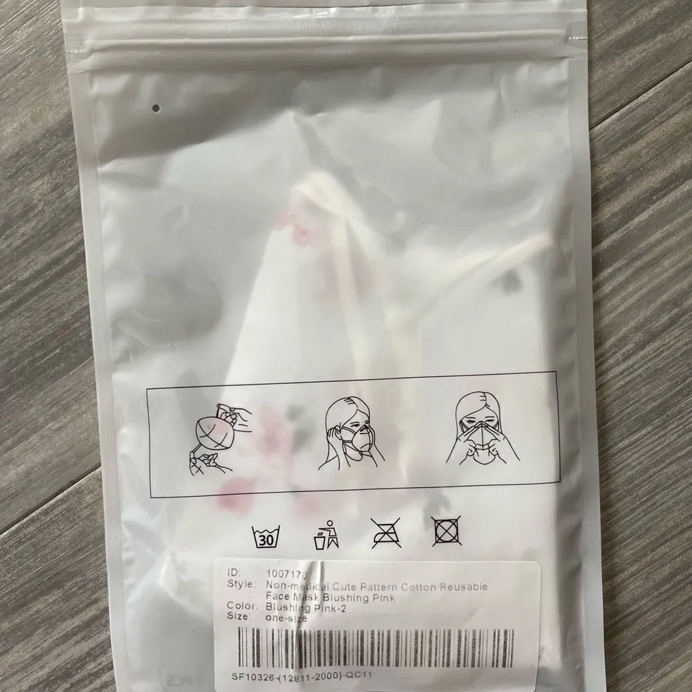 NWT BLUSH MARK Floral Face Mask White - Image 2