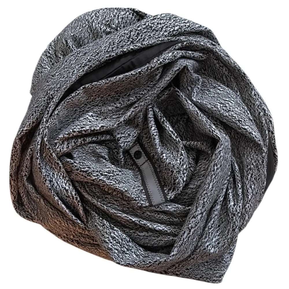 Lululemon EUC  Vinyasa Wrap Scarf Grey Black - Image 4