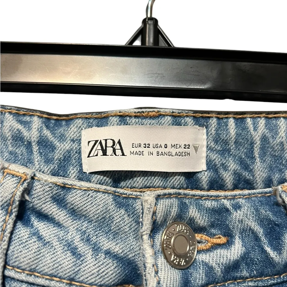 Zara Split Hem Light Wash Distressed Skinny Jeans Size 0 - Image 7