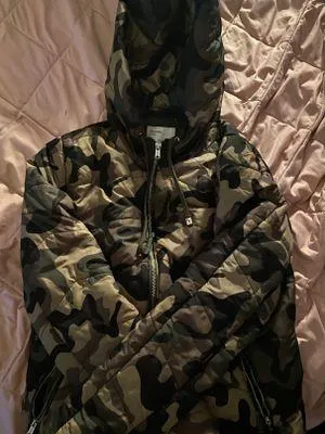 Bershka Puffer Jacket - Image 3