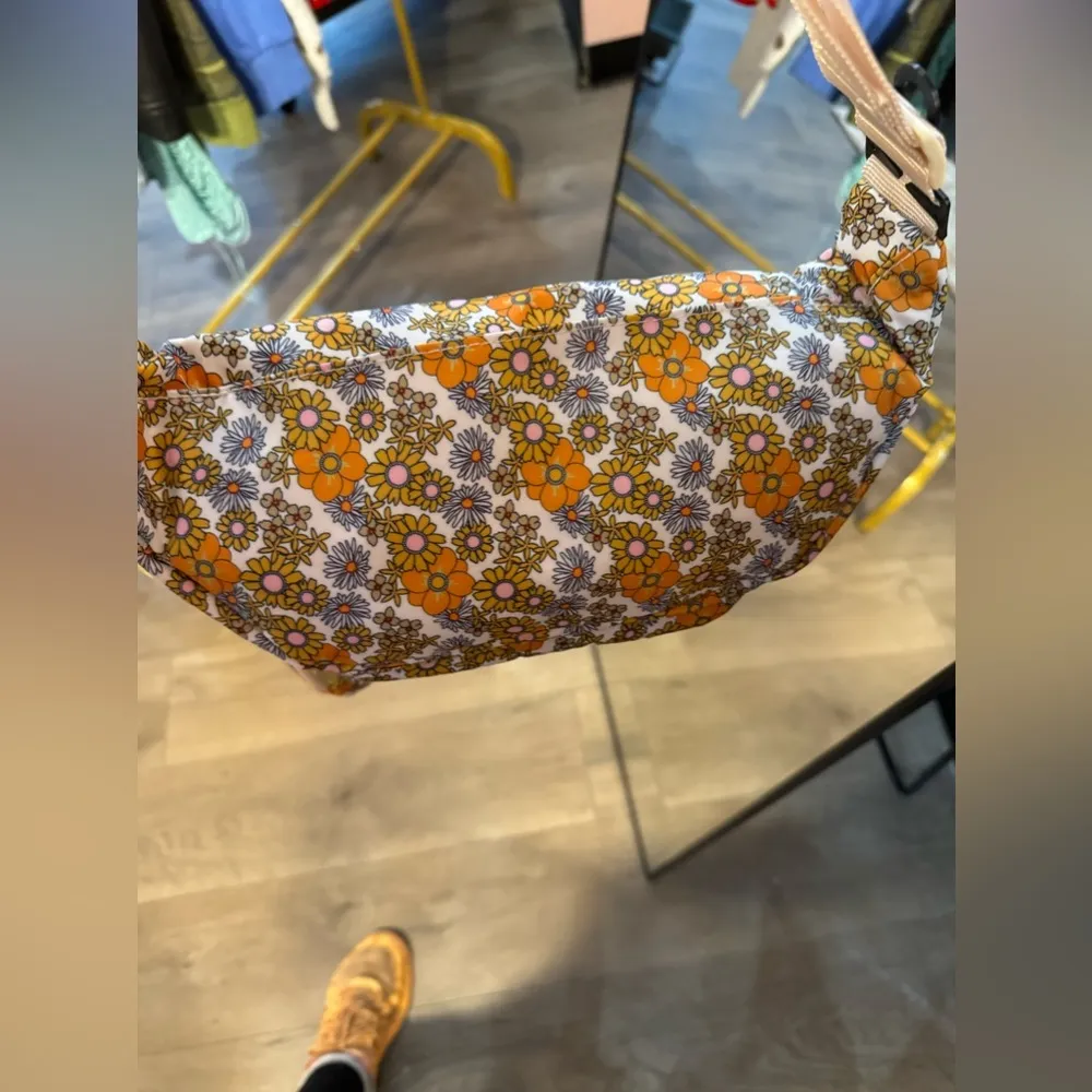 NWT. Floral Fanny pack! - Image 4