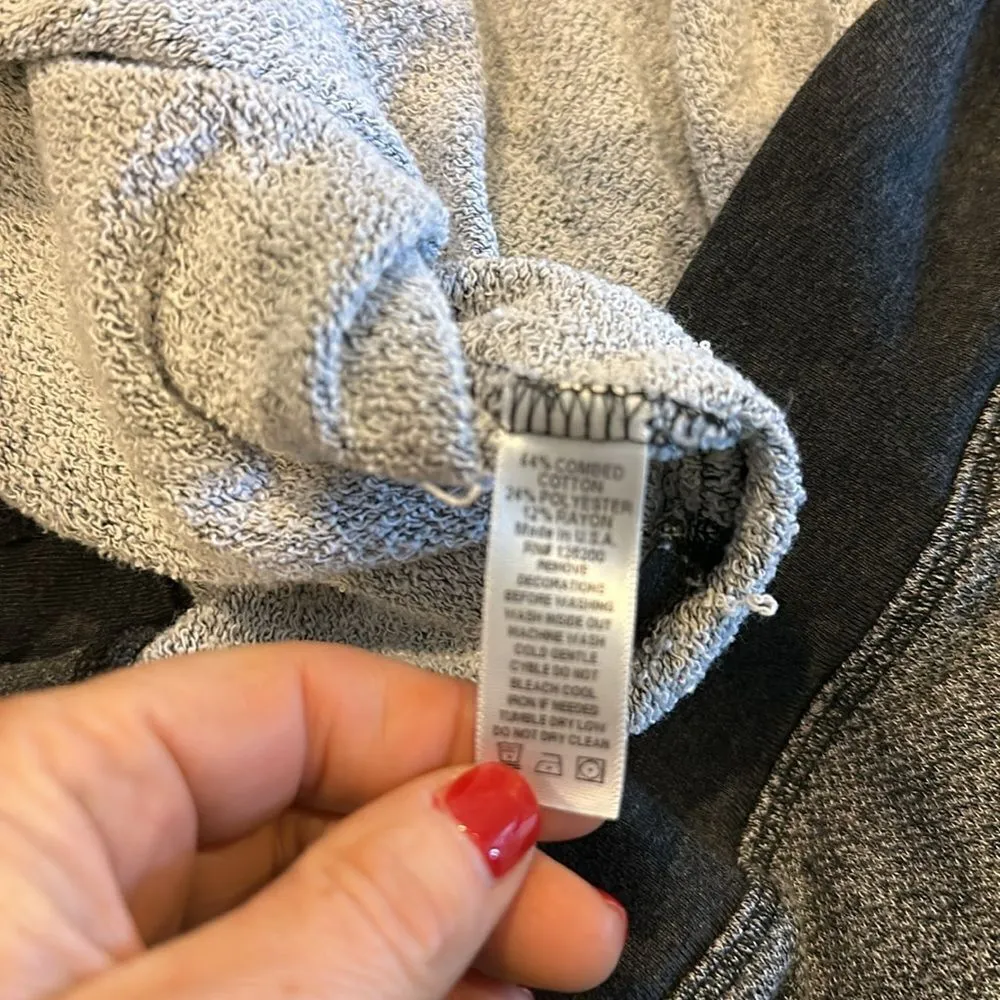 T2Love Women’s Heather Grey Side Zipper Sweatshirt Gray Size L - Image 6