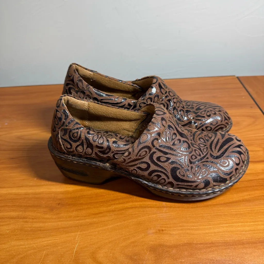 b.o.c. Born Concept Peggy Dark Brown Clog Mules Embossed Detail Leather Slip On Size 7.5 - Image 3