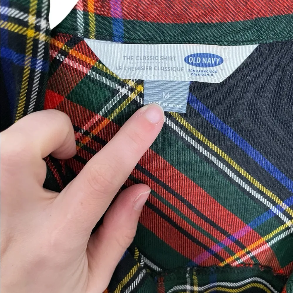 Old Navy Red Plaid Button Down Classic Shirt Medium - Image 3