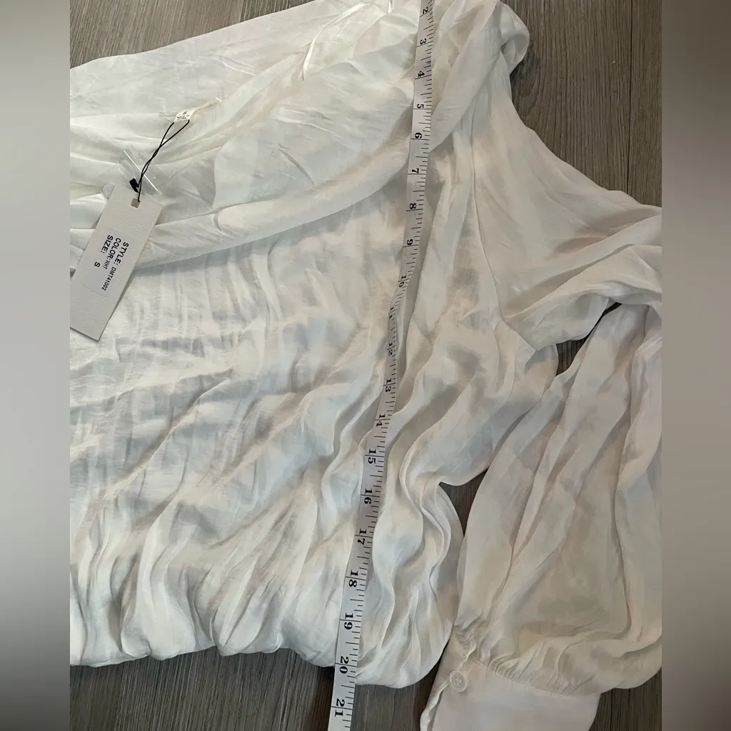 Dance & Marvel White Drapey Off The Shoulder Long Sleeve Top – Size Small (NWT) - Image 5