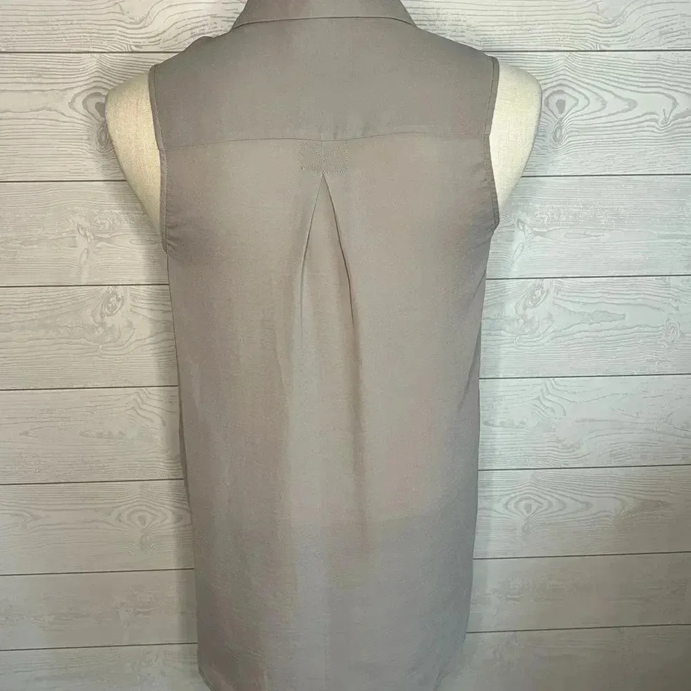 Divided  gray button down sleeveless top Size 4 - Image 3
