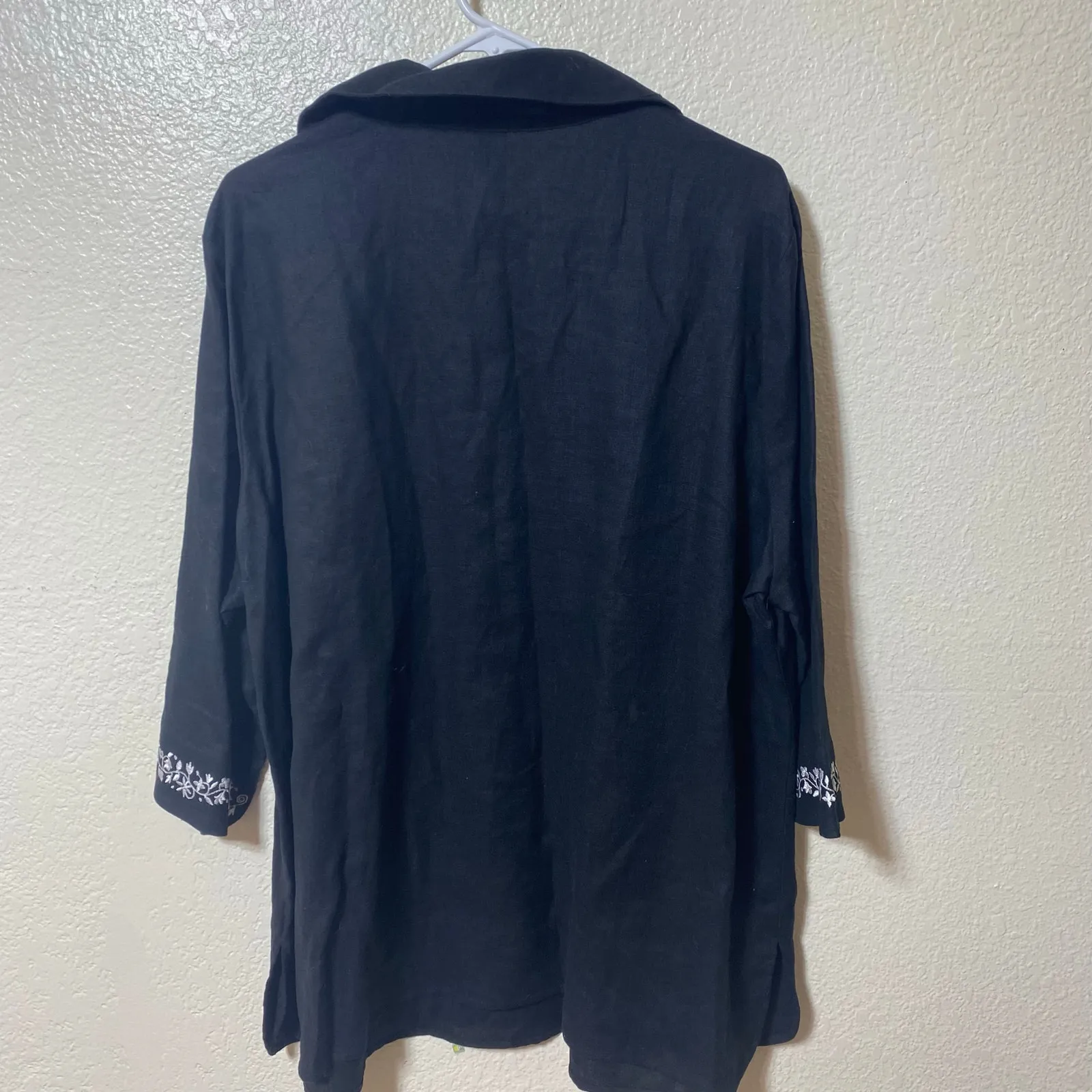 Mercer & Madison 100% Linen Black Tunic Blouse White Embroidery V Neck Size 24W - Image 2