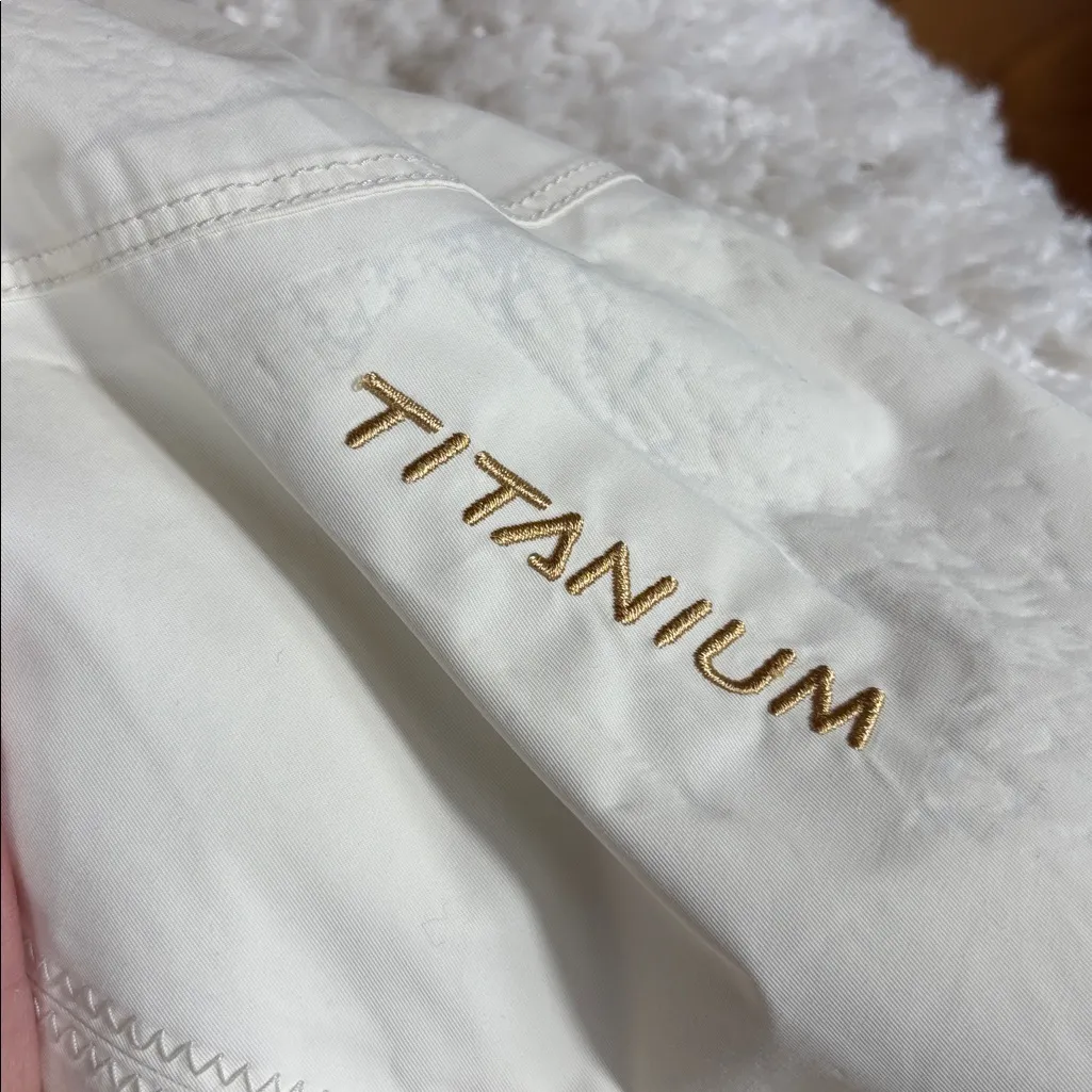 Columbia Women's 
Titanium Jacket Omni
Tech Waterproof Off-White
Size Large - Image 3