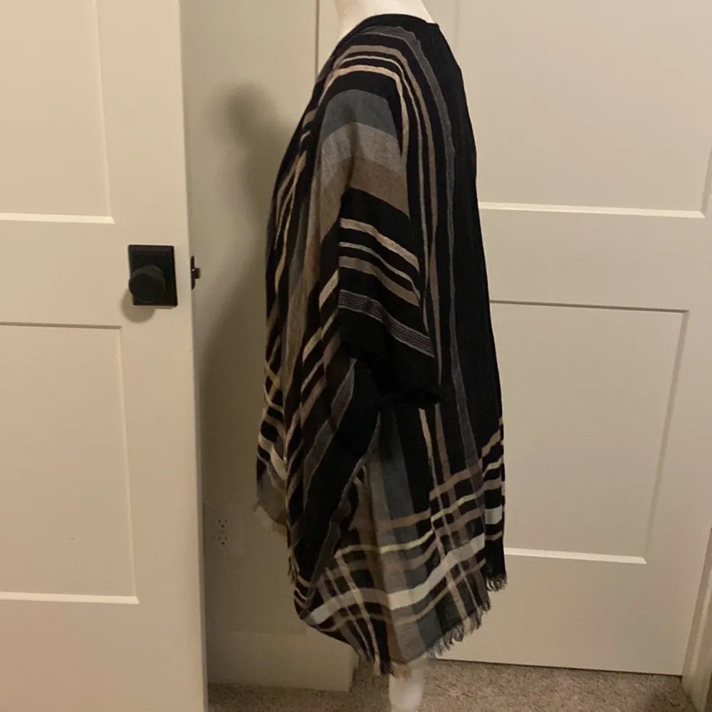 NWT Evereve ECHO Poolside Plaid Cardi Ruana Poncho - Image 8