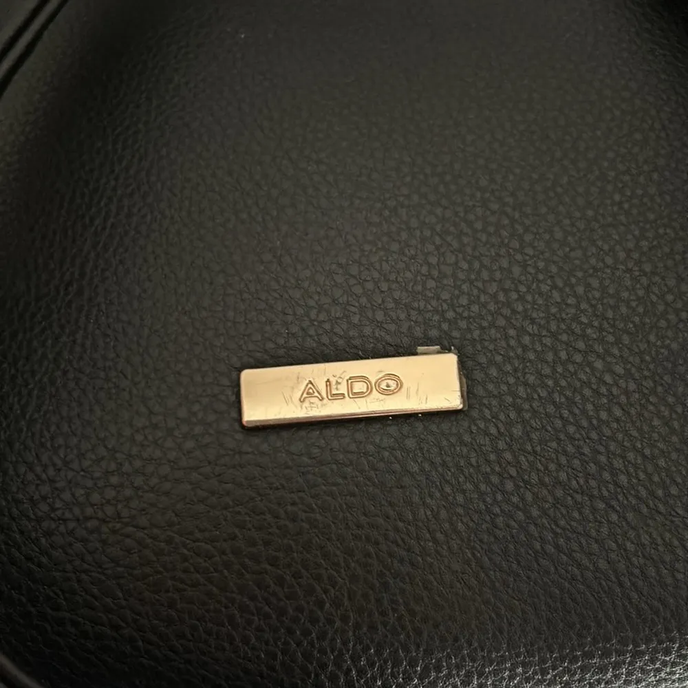 Black & gold faux leather aldo backpack - Image 3