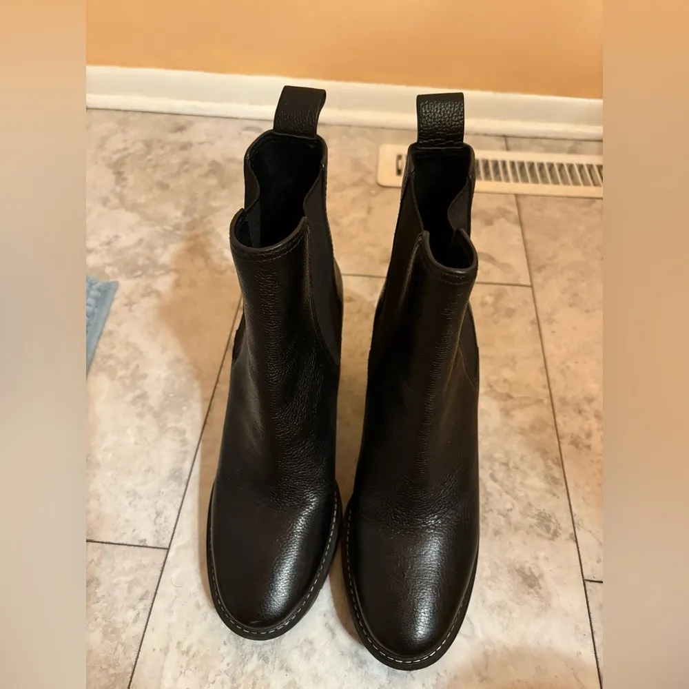 Carson Lug Sole Ankle Boots in Perfect Black - Image 8