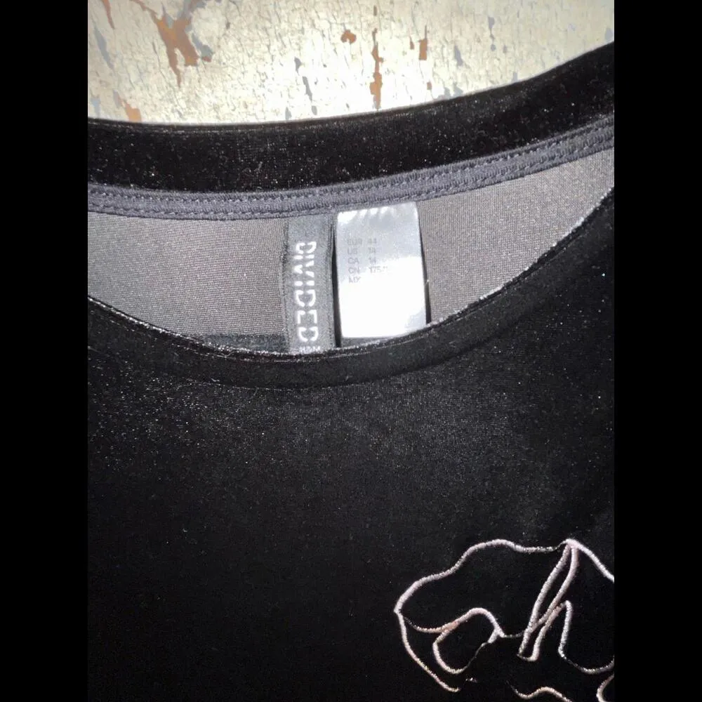 Divided by H&M size 14 velour dress with patches - Image 5