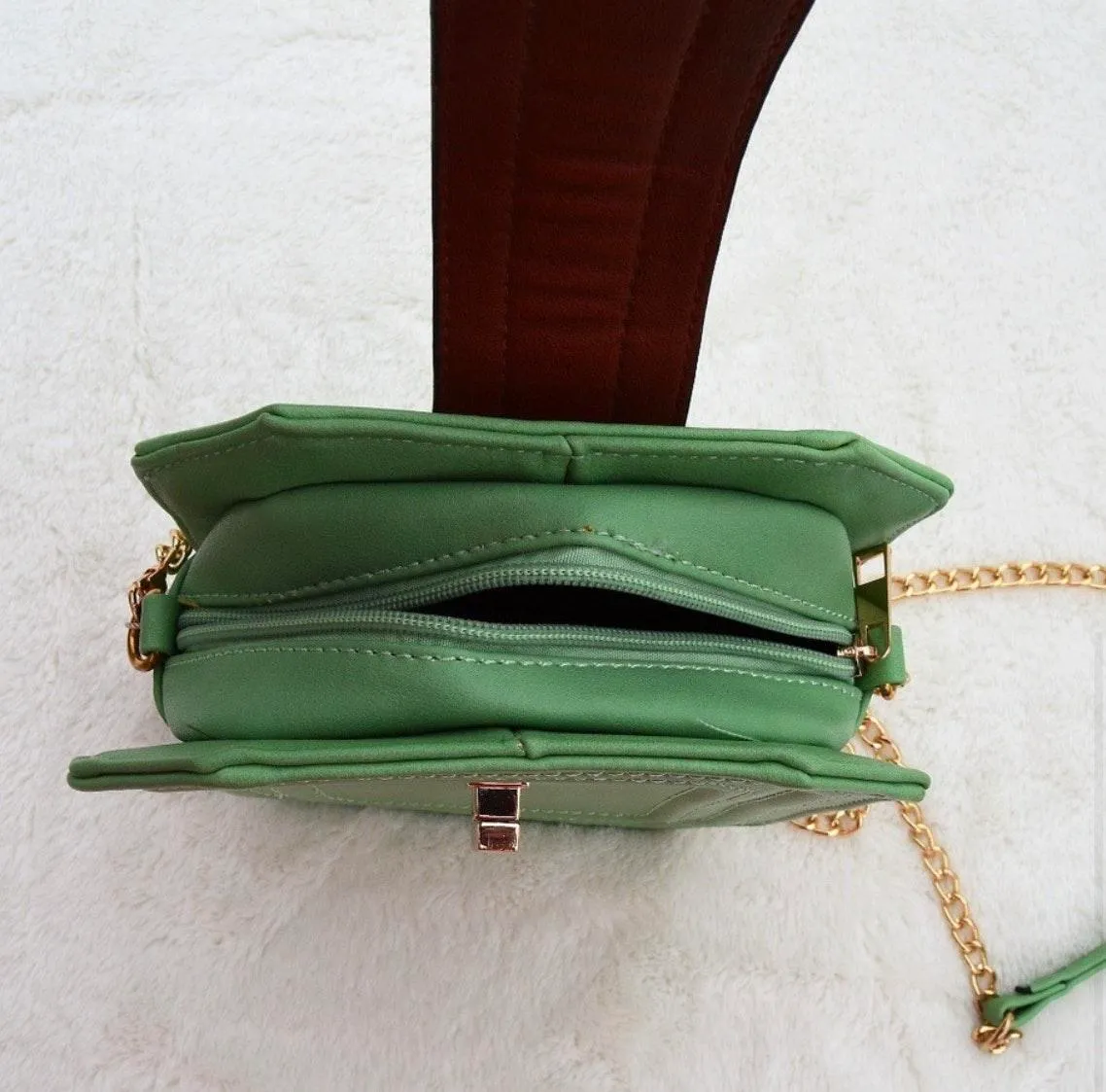 Boutique NWT Green Stiff Crossbody Handbag With Gold Chain - Image 6