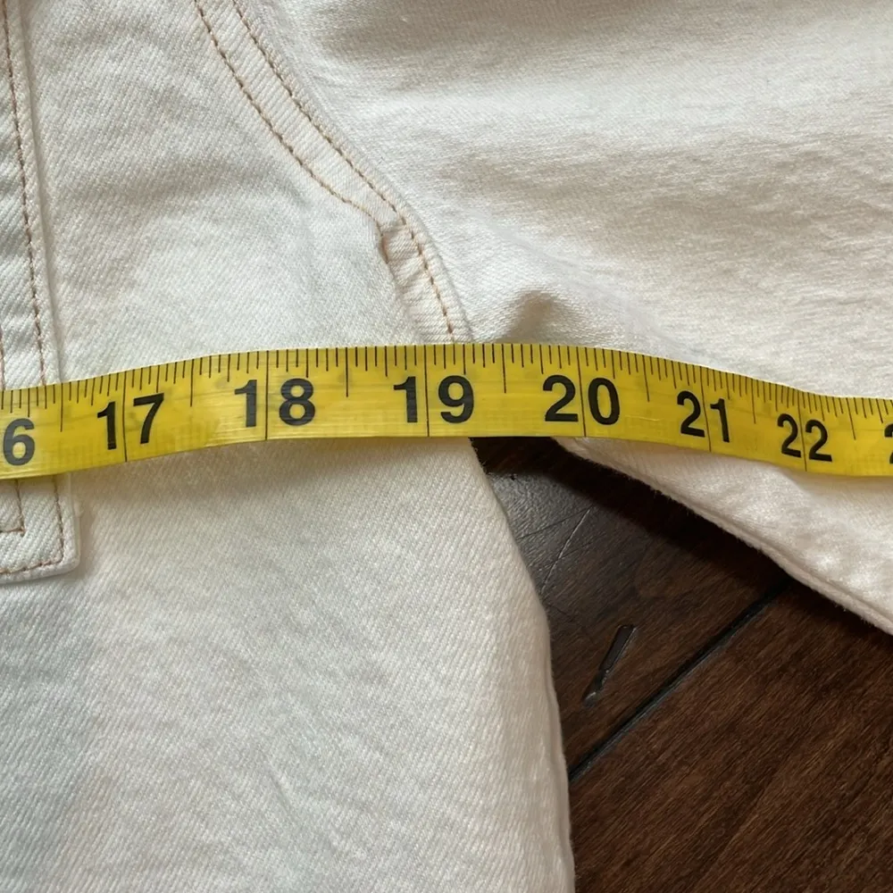 Frye Women's Cropped Raw-Hem Denim Jacket Off white Size M NWT Jean jacket - Image 9