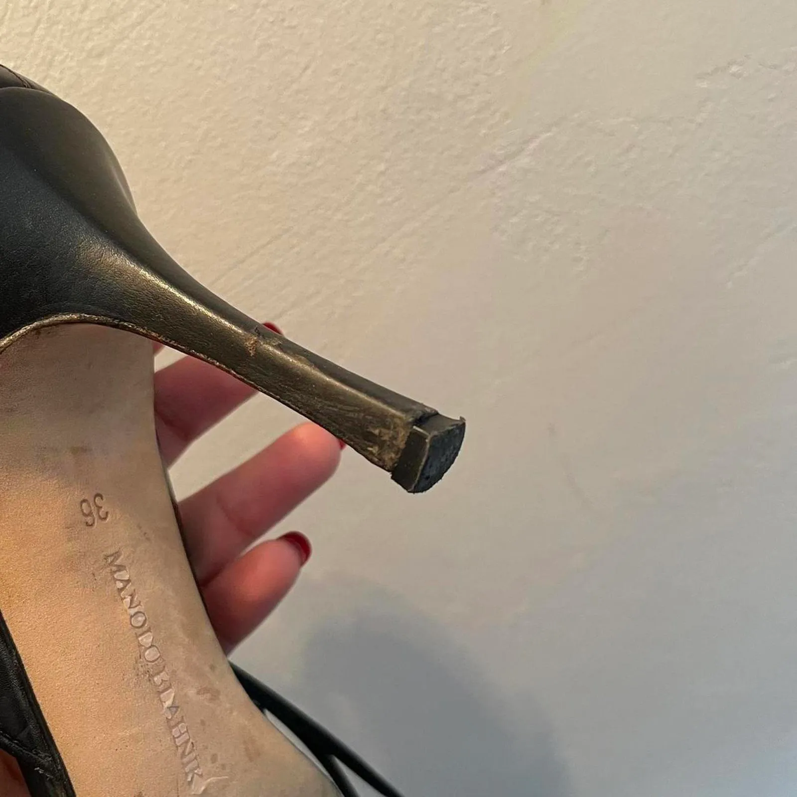 Manolo Blahnik Women's Black Court - Image 4