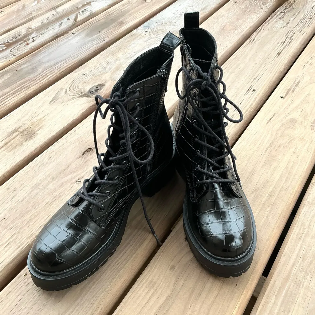 Croc-Embossed Lace-Up combat Boots🔥🔥 - Image 4