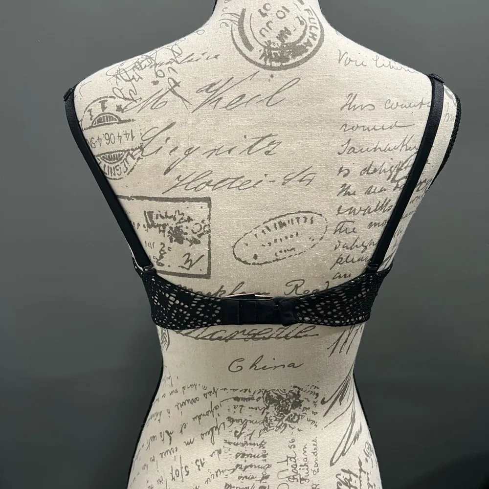 NWOT VICTORIAS SECRET SEXY CROCHET LACE BRA - Image 3