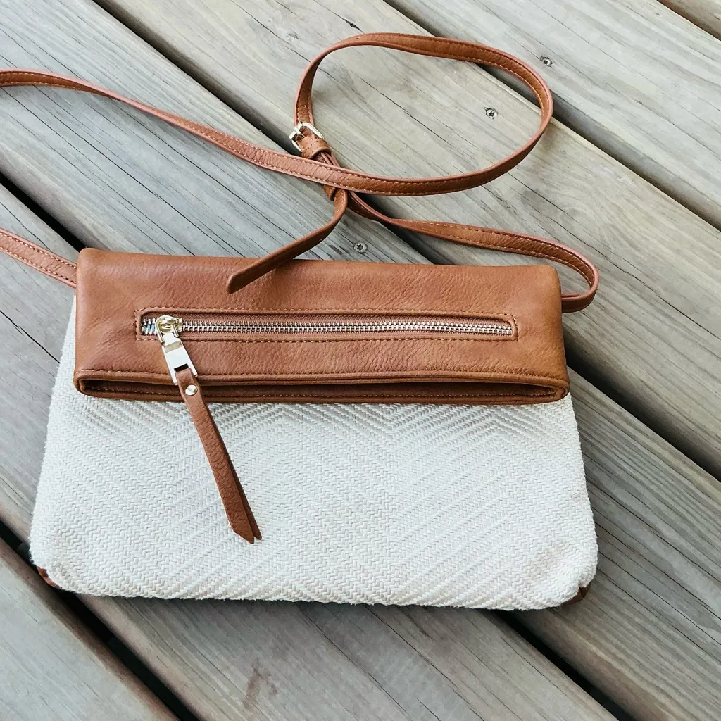 Flap over crossbody bag 🌻🌻 - Image 9