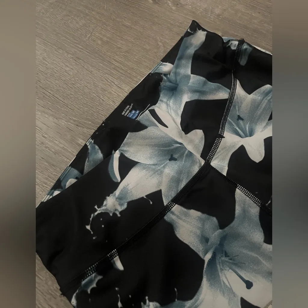 Salomon Women's Mantra Tech Leggings Size M Floral Black Blue White Activewear - Image 5