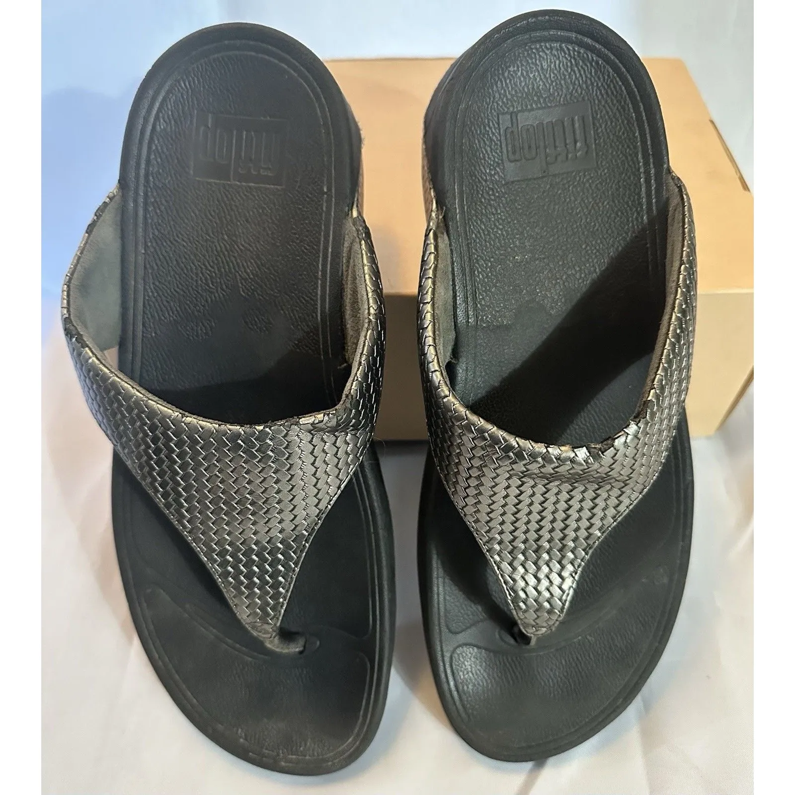 FitFlop Women's Lulu Weave Flip-Flop 407-012, Silver US Size 9 - Image 6