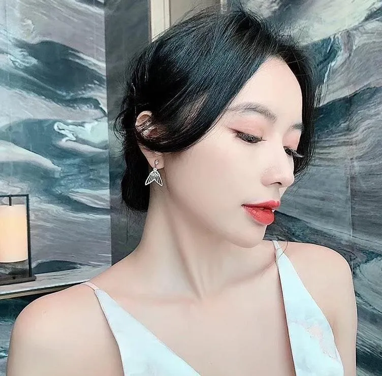 Crystal Fish Tail Stud Drop Earring Gold - Image 2