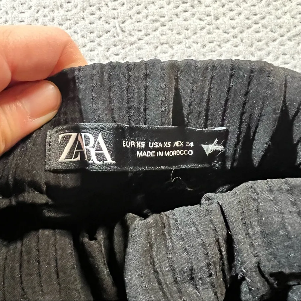 Zara Women’s Black Pull On Flare Leg Split Hem Pants Size XSmall Pockets GUC - Image 5