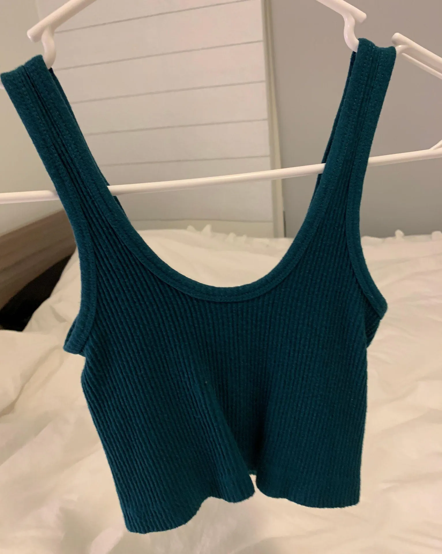 Blue Ribbed Cropped Tank Top - Image 2