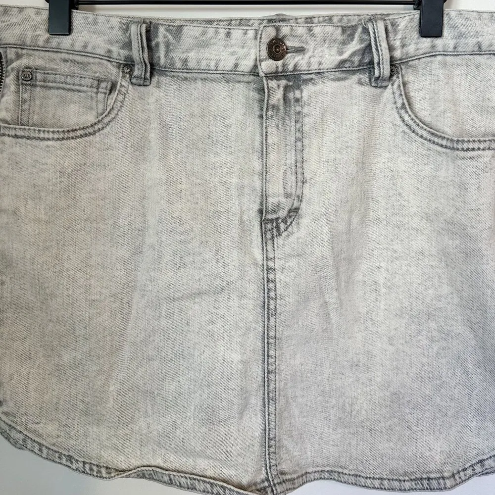 Armani Exchange Washed Denim Mini Skirt - Size: 12 - Image 4