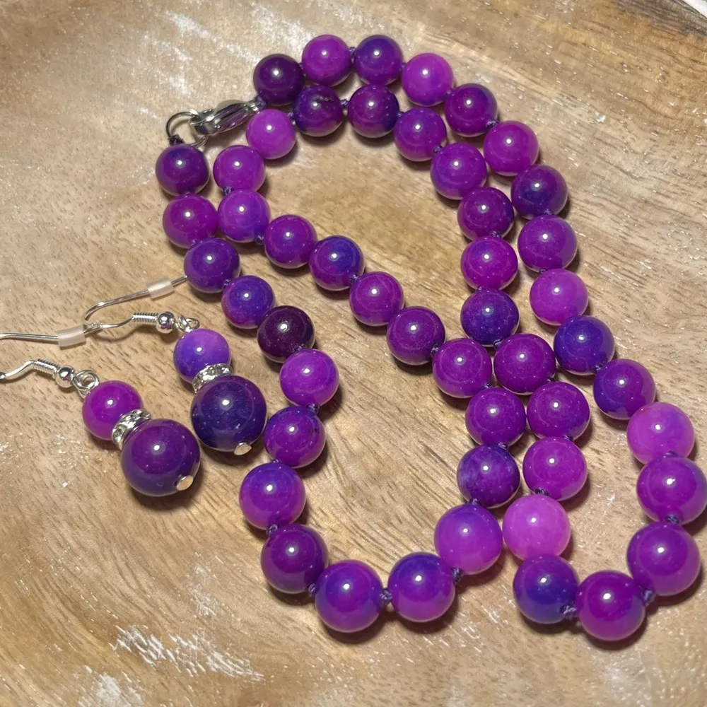NWOT Synthetic Purple Jade Beaded Necklace & Sterling Silver Earrings - Image 6
