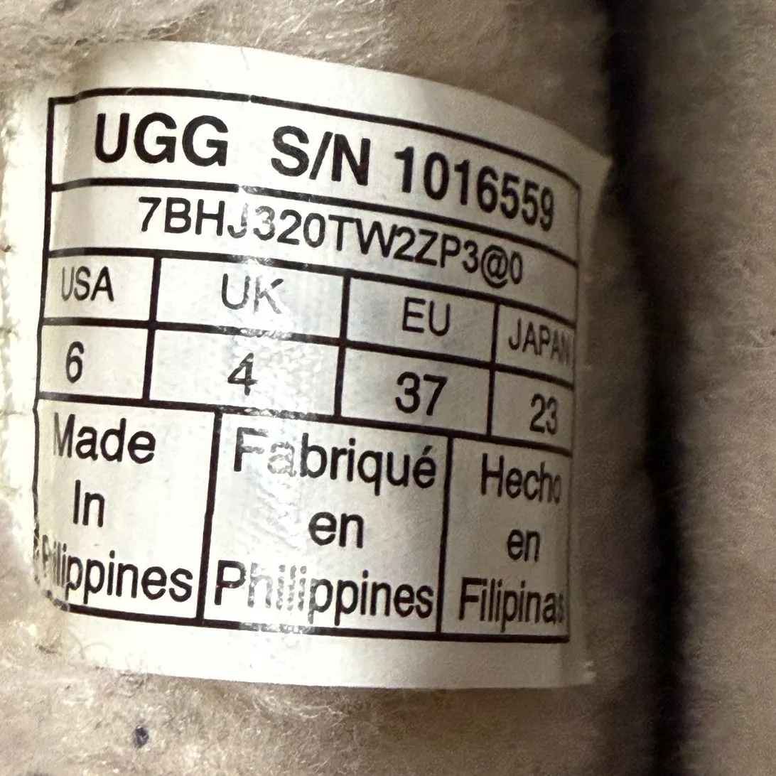 UGG Classic Short Leather Boot Women’s size‎ 6 Winter Ski - Image 4