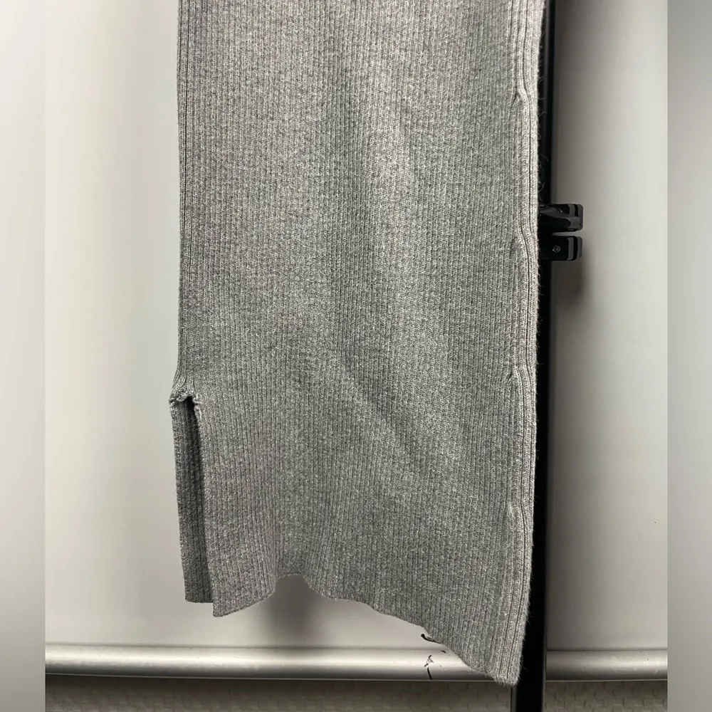 Good American Gray Ribbed Knit Pull On Elastic Waist Palazzo Pant with Side Slit - Image 3