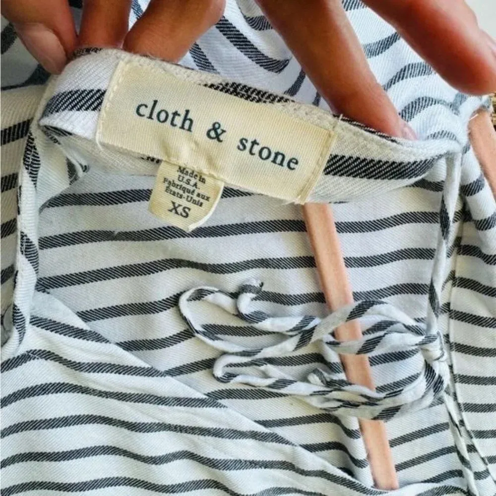 Cloth & Stone Women's‎ Button-Back Striped Top Size XS Frayed Hem Flared Sleeve - Image 10