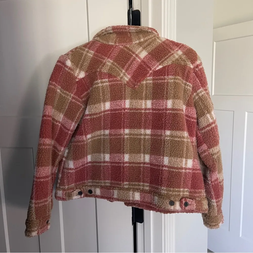 NWOT Wrangler Retro Fuzzy Plaid Sherpa Coat Pink Cream Checkered - Image 6