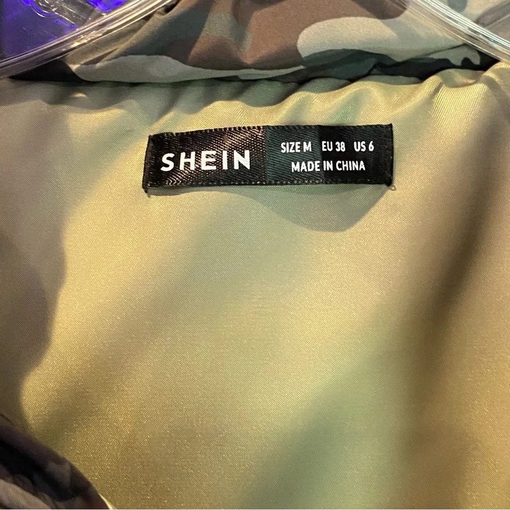 NWOT Camo Puffer Cropped Vest Medium Green - Image 6