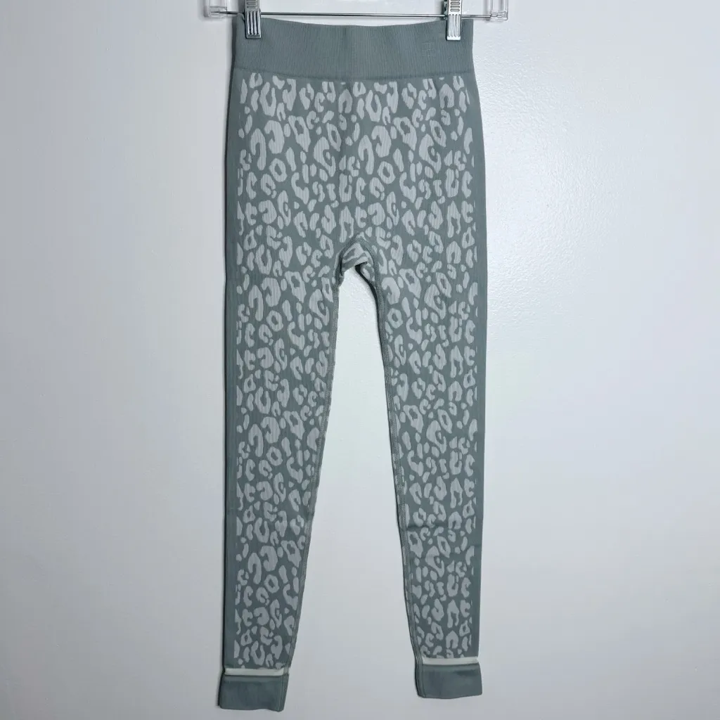 NWT Sweaty Betty Leopard Jacquard Base Layer Leggings Blue Leopard Paint Small - Image 2