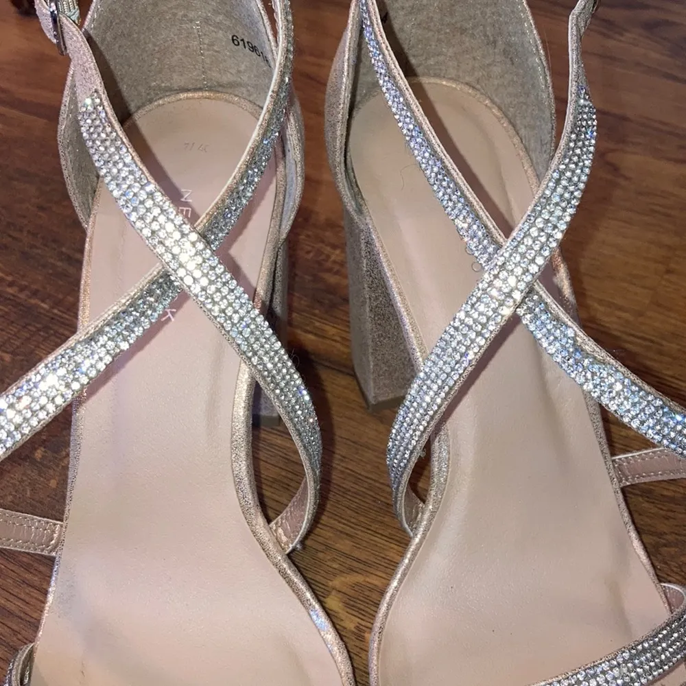 Sparkly Rose gold rhinestone heels Size 8.5 - Image 4