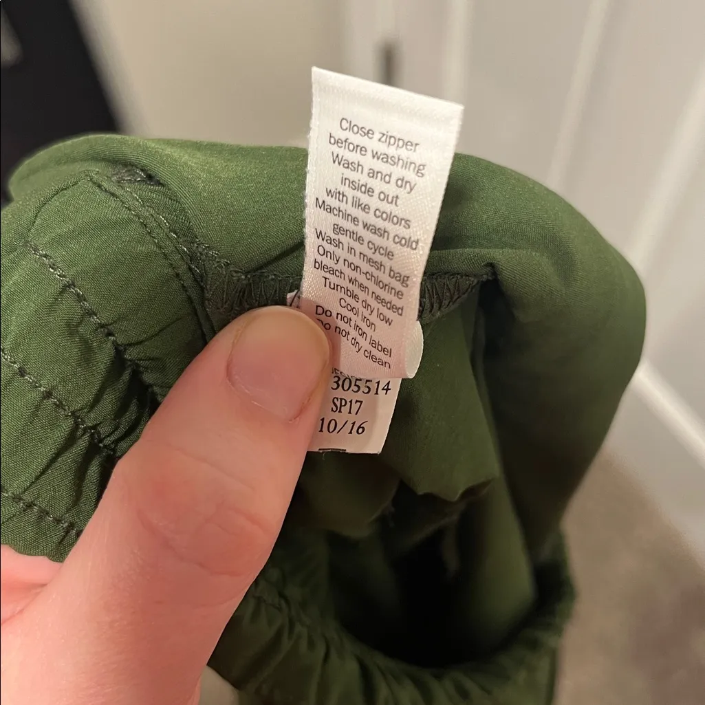 Athleta Chelsea Cargo Pants Size 10 in Green - Image 9