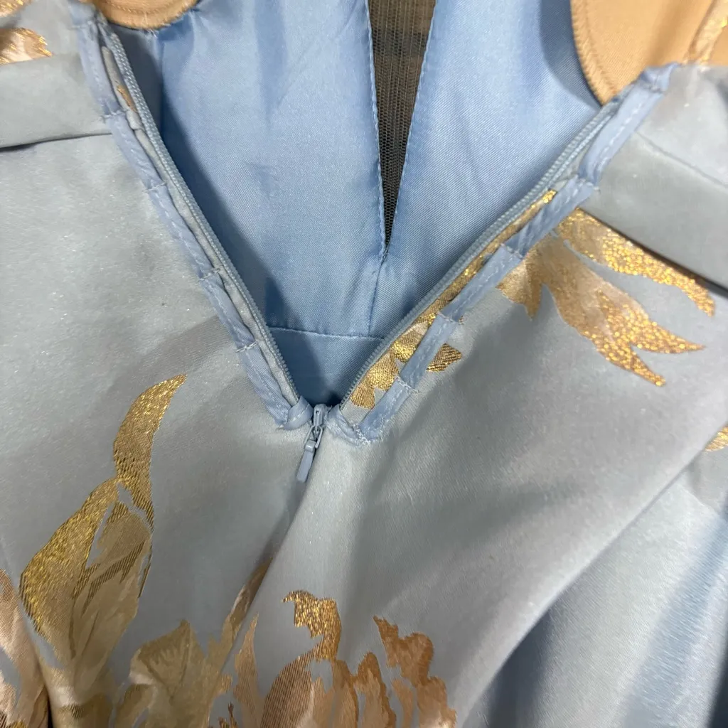 Blush Prom‎ Clarisse Deep V-neck Brocade A-line Formal Dress
Size 4 - Image 8