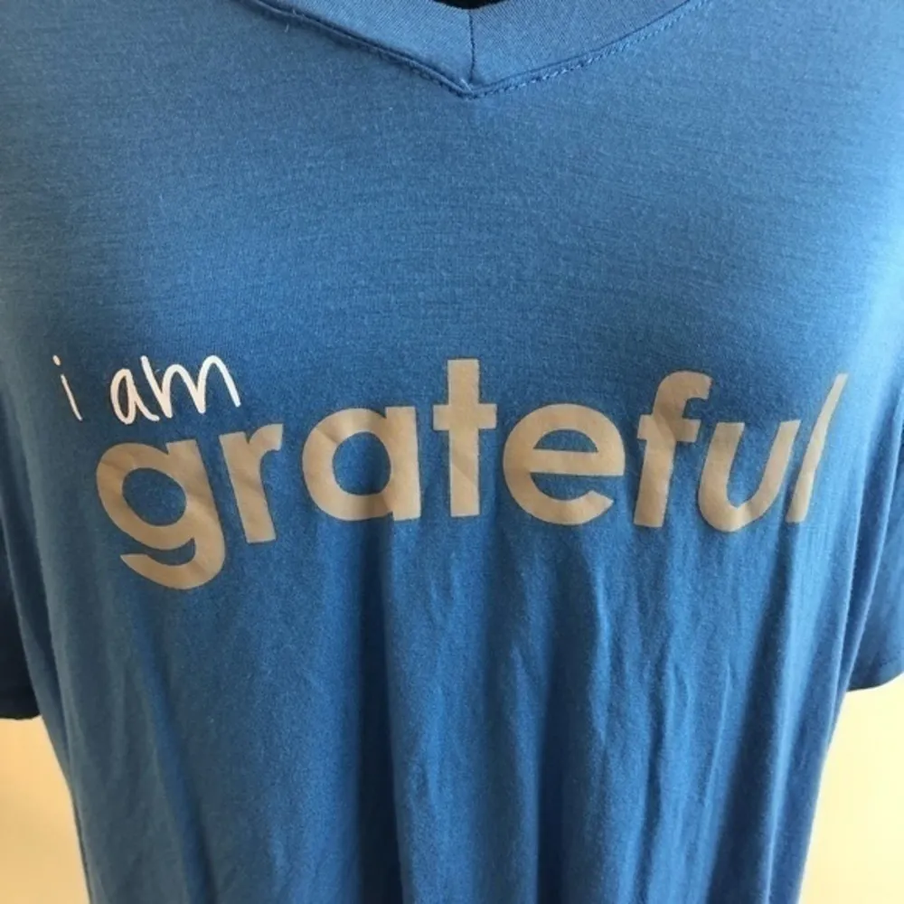 Peace Love World Mia Grateful Graphic T-Shirt sz S - Image 3