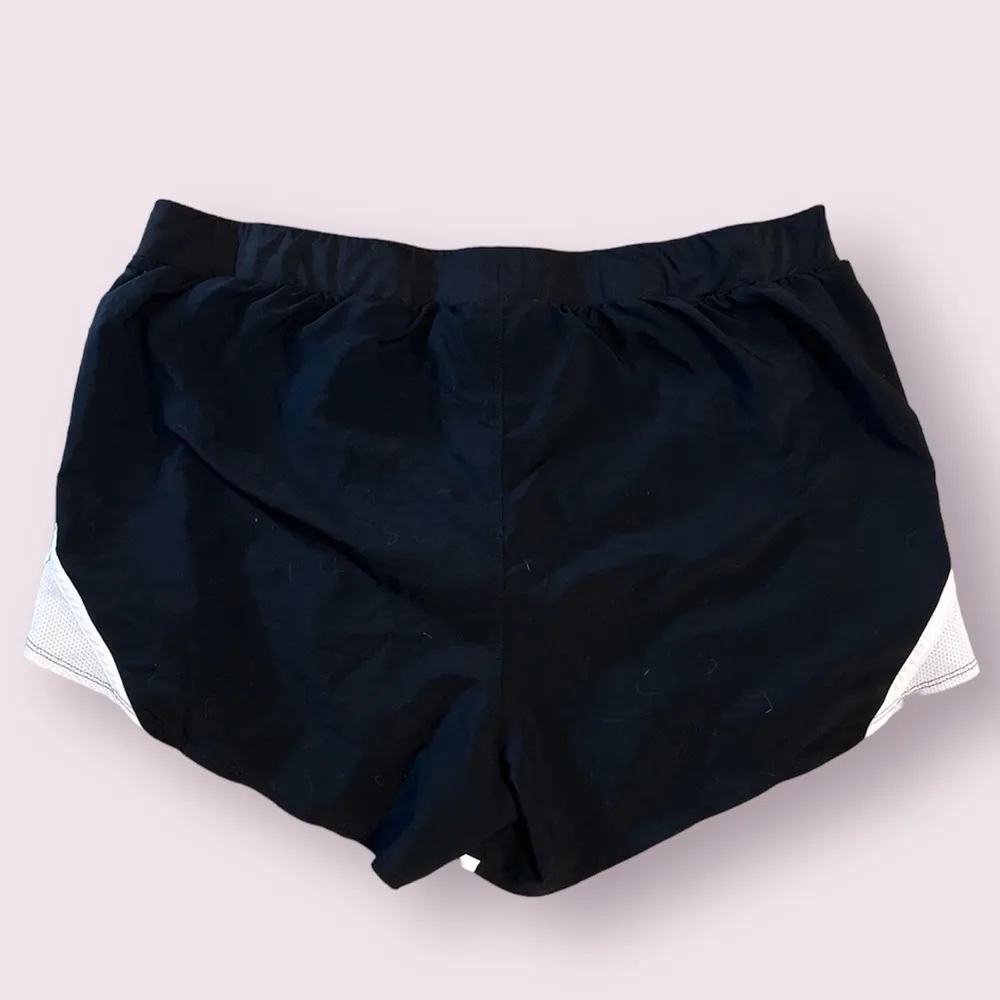 Under Armour heat gear loose fit running short - Image 2