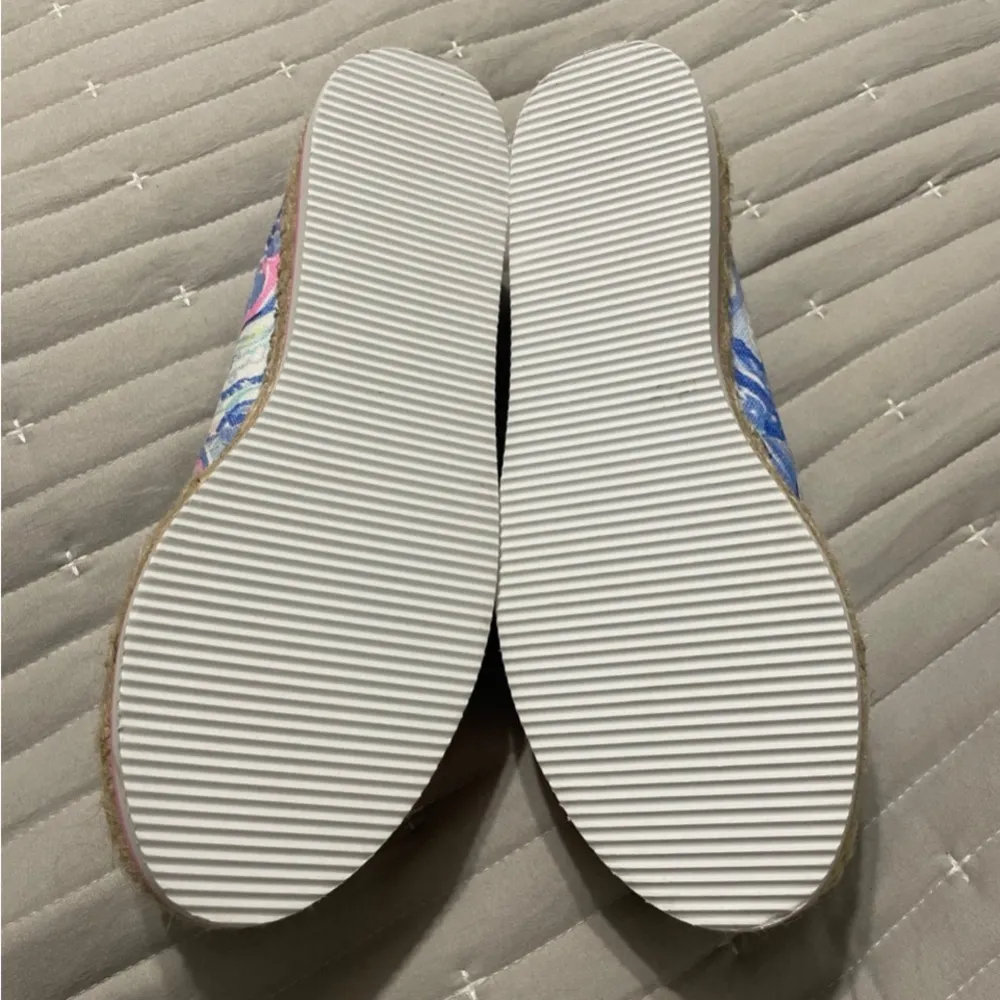 Lilly Pulitzer Marlo Espadrille in Saltwater Blue Print . Size 6.5 NWOT - Image 3