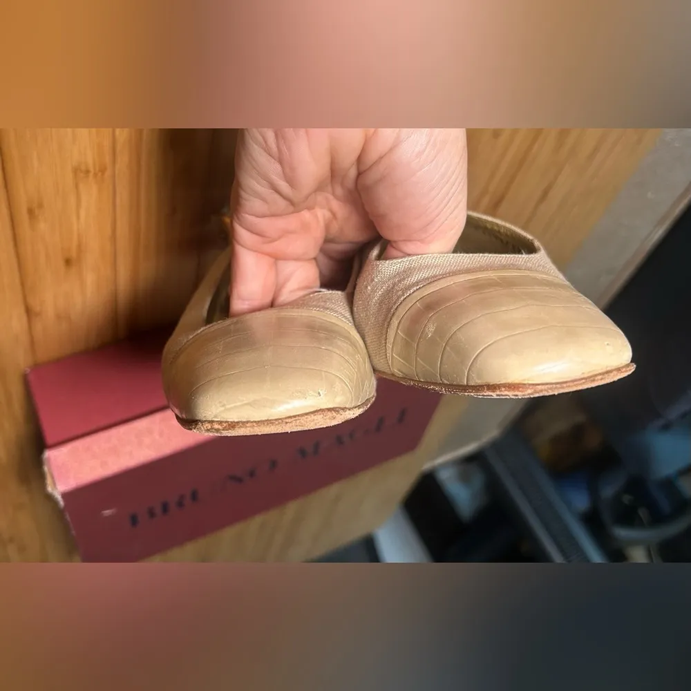 Bruno Magli Cream Canvas Band Slingback Heels with Cap Toe Size 10 White - Image 9