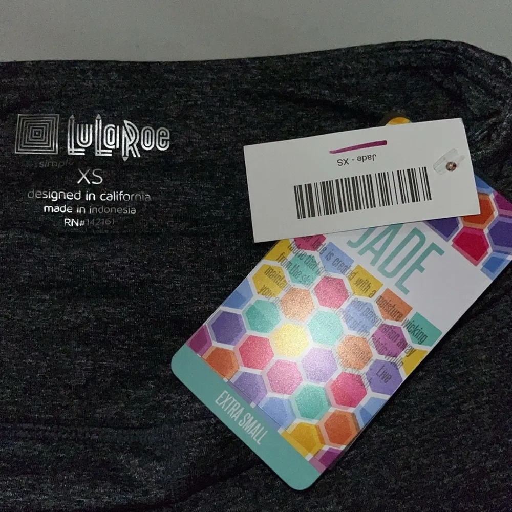 LuLaRoe NWT XS Black Space Dye - Floral Side Stripe Jade Athletic Capri Leggings - Image 4