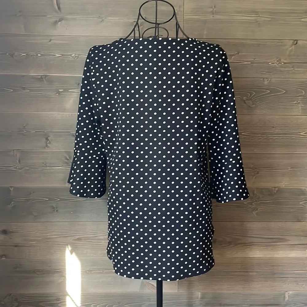Croft and barrow black and white polkadotted, bell sleeve shirt - Image 5
