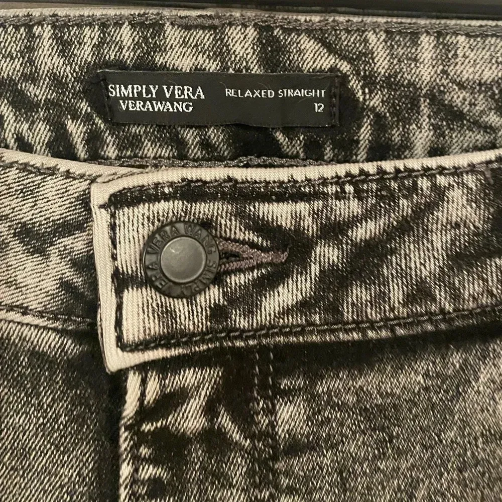 Simply Vera Vera Wang Relaxed Straight Black Acid Wash Denim size 12 - Image 4