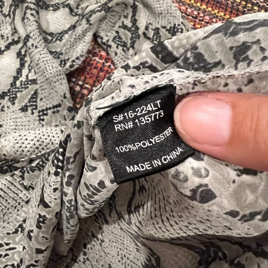 Olivaceaous medium snake print top - Image 9