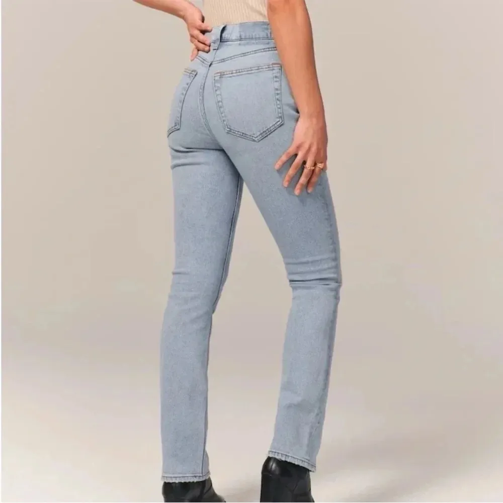 Abercrombie & Fitch Ultra High Rise 90’s Slim Straight Jeans Light Wash 27/4 L - Image 6