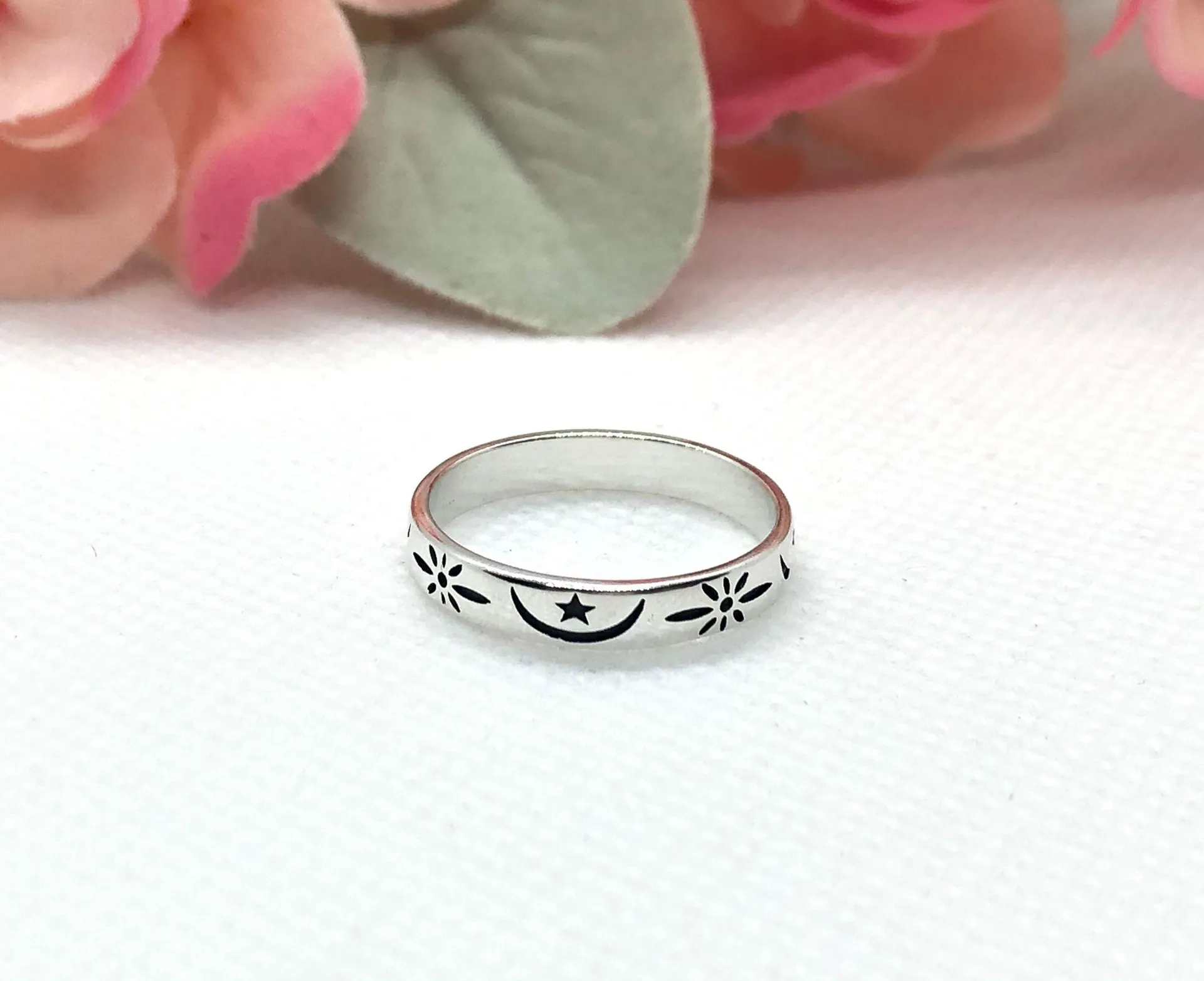 Light Up the Sky Ring Size 8 Silver - Image 6